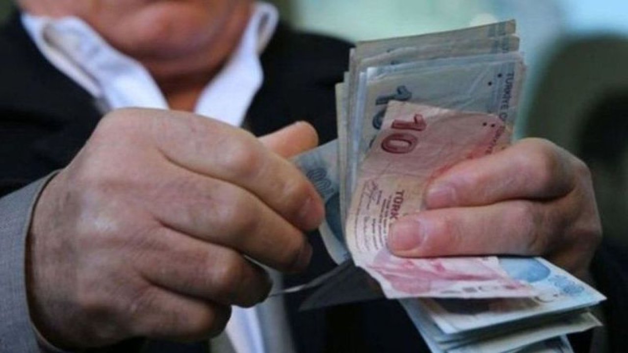 Mart Gelmeden Müjdesi Geldi! Türkiye İş Bankası, Emeklilerin Hesaplarına 7 Bin 500 TL Yatırmaya Başladı!