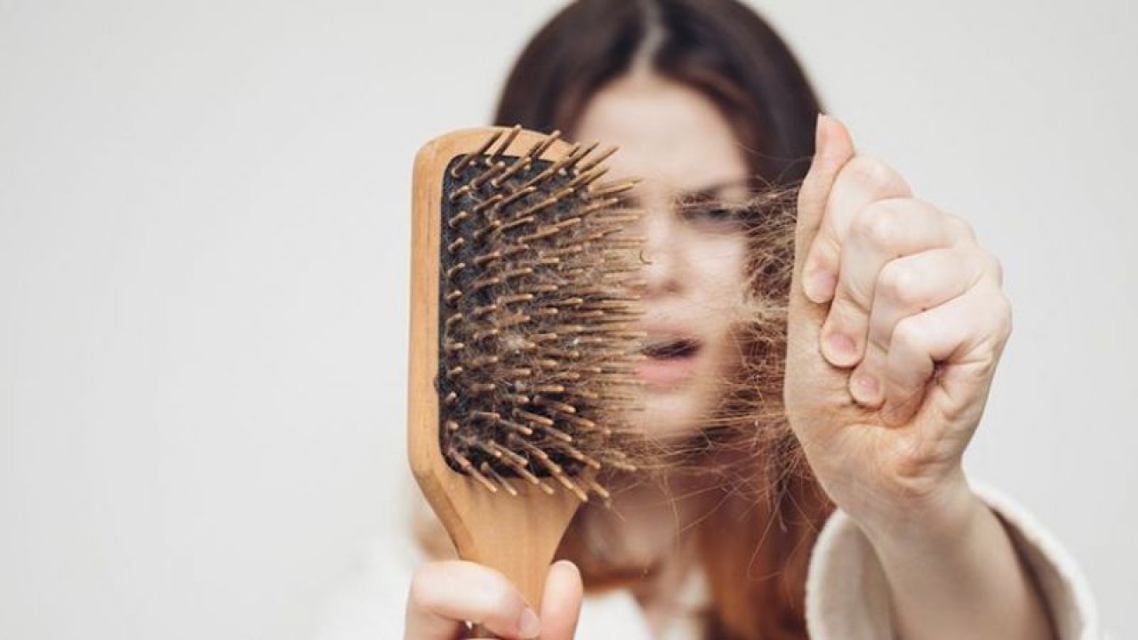 Saçlarınızın Dökülmesini Engelleyin! Doğal Yöntemler İle Saçlarınızı Kurtarın!