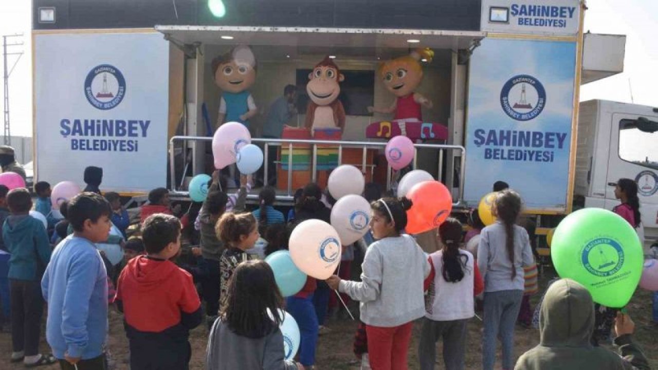 Şahinbey Belediyesi ekipleri Nurdağı’ndaki depremzede çocuklara moral verdiler