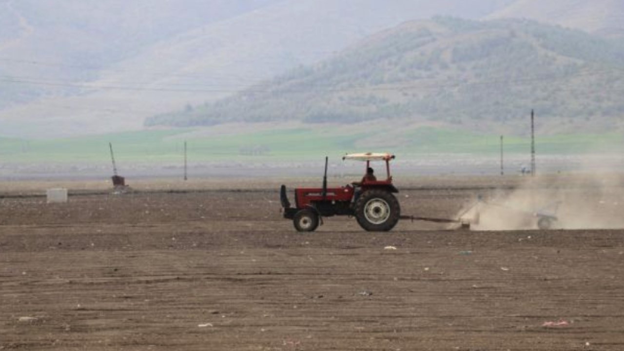 Gaziantep'te Çiftçiler Tüm Acılarına Rağmen Tarla Mesaisine Başladı