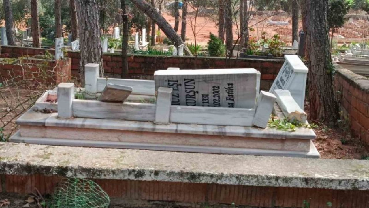 Gaziantep'te yaşanan Depremde İslahiye’deki mezarlık da tahrip oldu... Video Haber