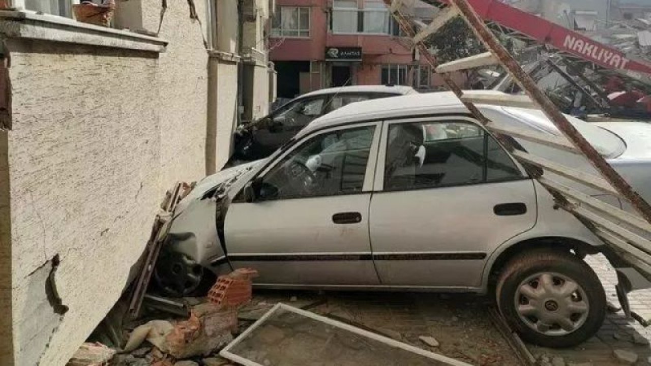 Depremde 5 Otomobil 50 Kişiyi Hayata Döndürdü: İşte O Şok Kurtuluş!
