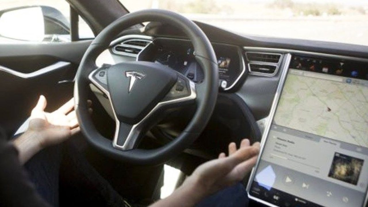 Tesla Bu Skandal Suçlamayla Sarsıldı: Sürüş Anında Direksiyon Yerinden Çıkmış!