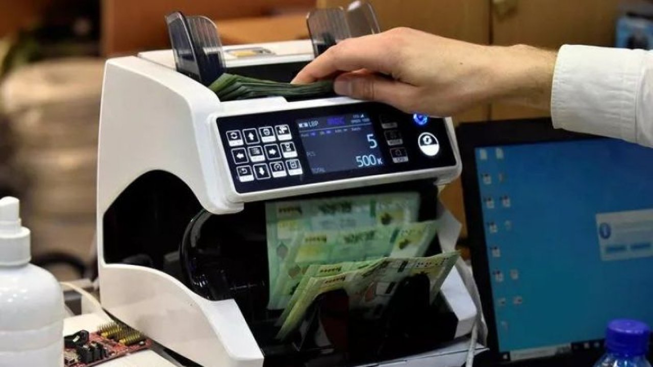 Lübnan’da Mahalle Arasındaki Esnaf Bile Para Sayma Makinesi Kullanıyor! Banknotlar Elle Sayılamıyor!