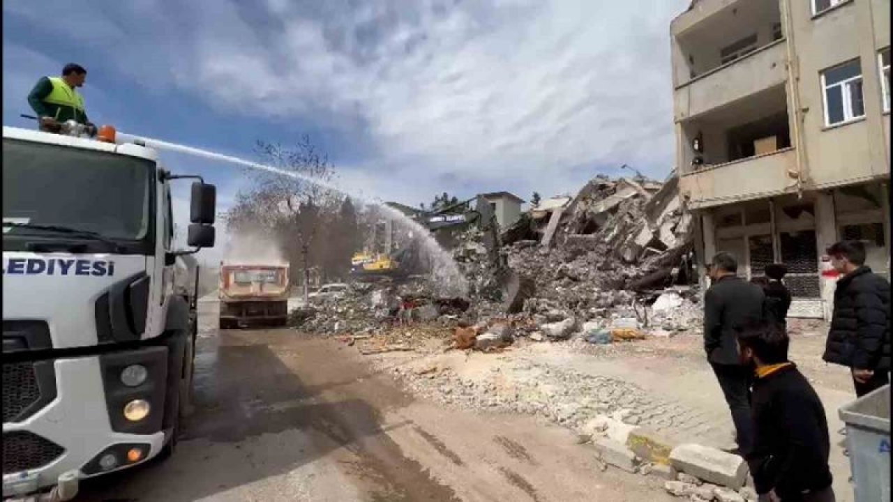 GAZİANTEP Tahmazoğlu'yla GURUR DUYUYOR! Şahinbey Belediyesi Adıyaman’da depremin yaralarını sarmak için çalışmalara hızlı başladı.