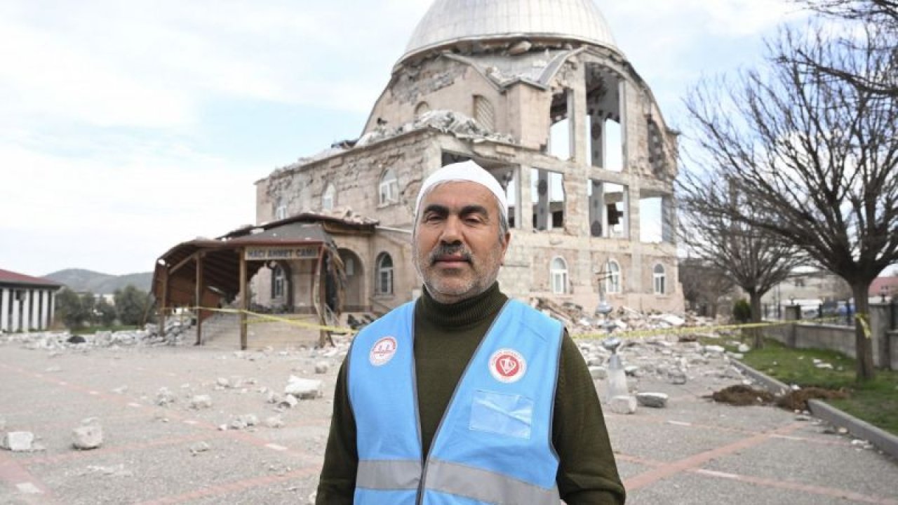 Gaziantep'te bir caminin yenilenen minareleri depremde yıkıldı