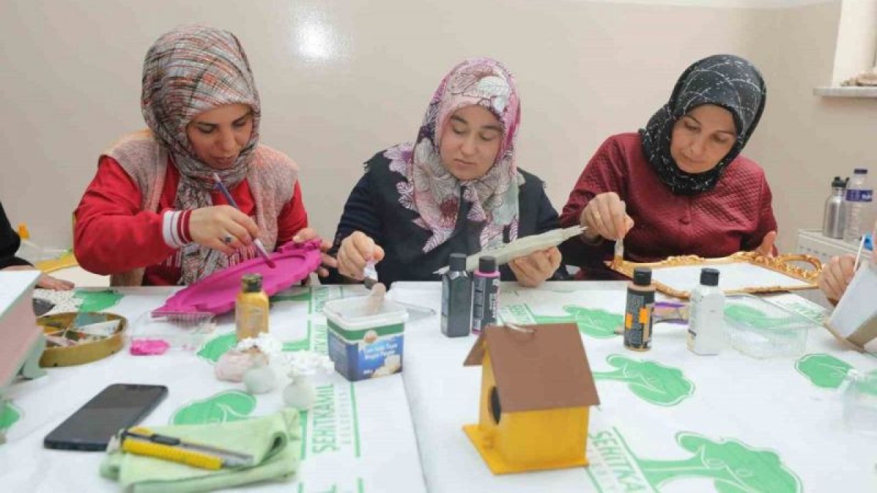 Şehitkamil'de kadınlara, depremin olumsuz etkilerini unutturan kurslar