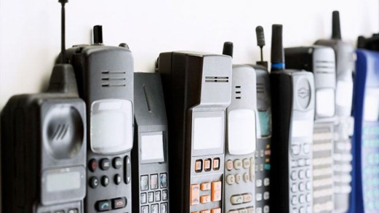 Eskiye Dönüş Başladı! Tuşlu Telefonlar Tekrar Piyasada Satışta!