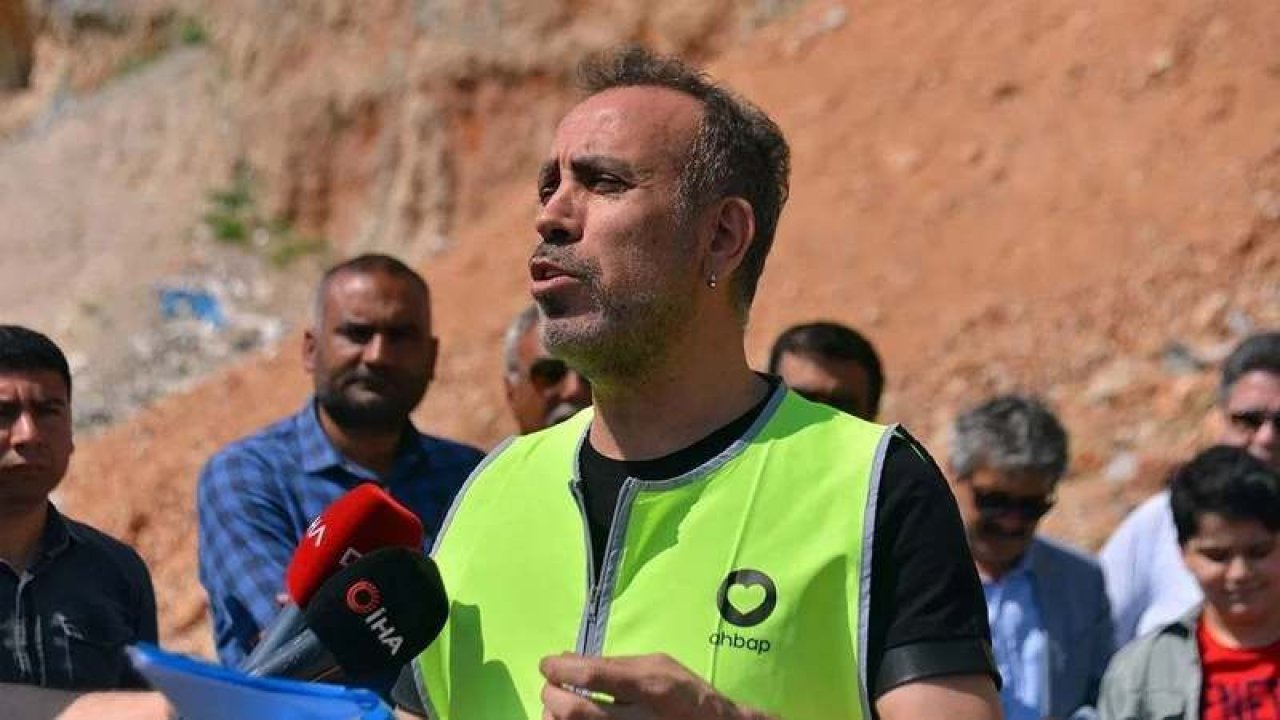 AHBAP derneğinin kurucusu Haluk Levent Gaziantep'in Nurdağı'na çıkarak paylaşımda bulundu! Deprem bölgesi olan Gazianteplilere de müjdeyi verdi: "Altyapı bitmek üzere son 1 hafta!"