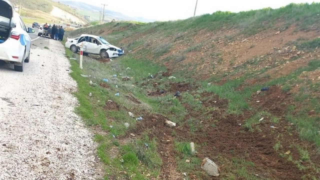 Adıyaman’ın Gölbaşı ilçesinde Muhammet Hanifi T. idaresindeki 06 DJY 295 plakalı otomobil, şarampole devrildi: 6 yaralı