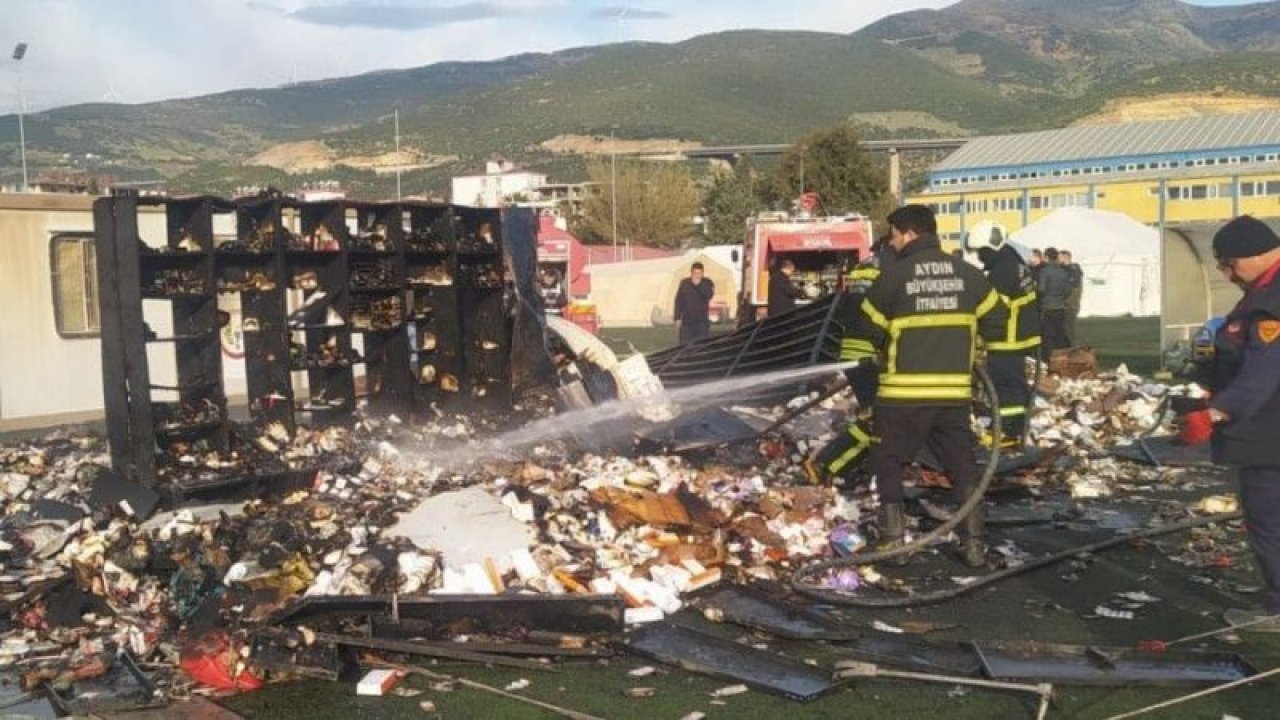 Gaziantep’te kurulan eczane çadırlarından birinde yangın çıktı