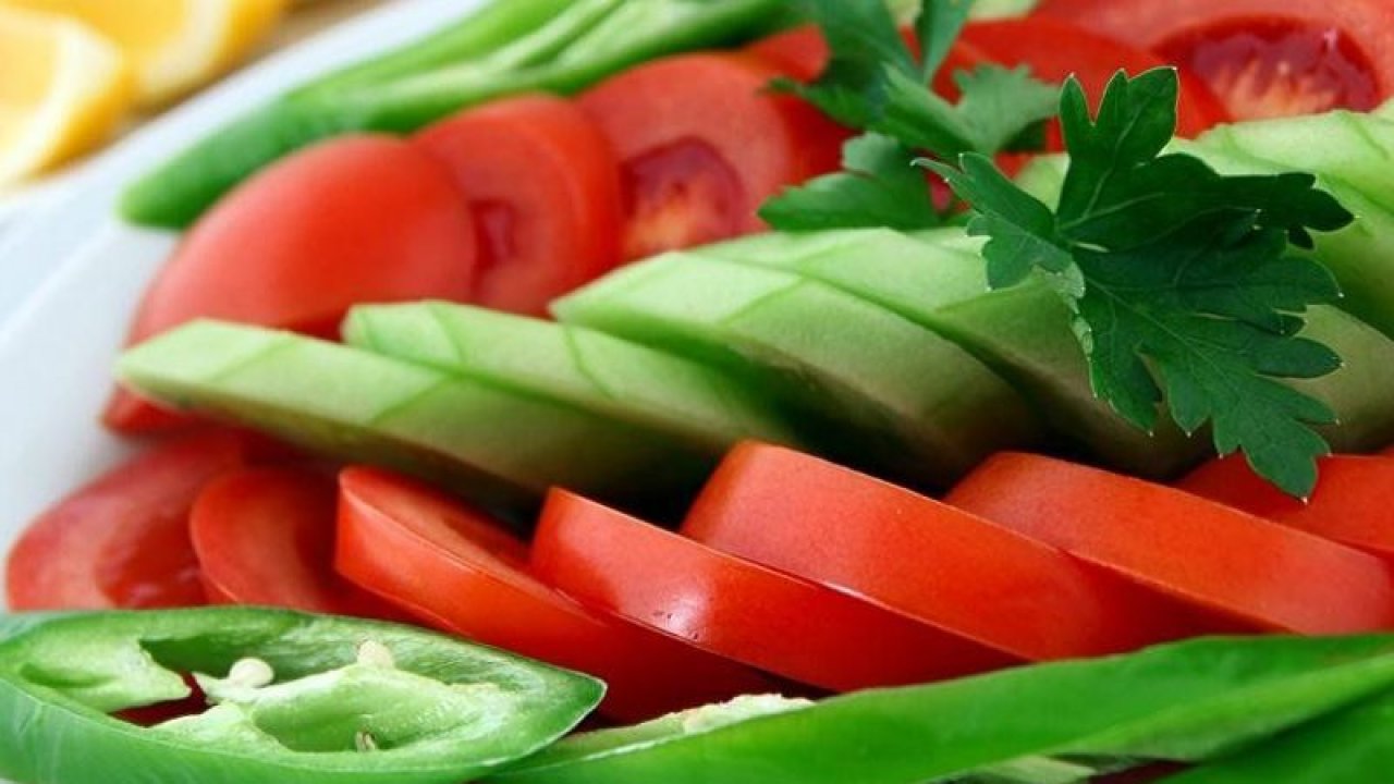 Domates ve salatalık hakkındaki gerçek ortaya çıktı! Muhteşem ikilinin zararları…