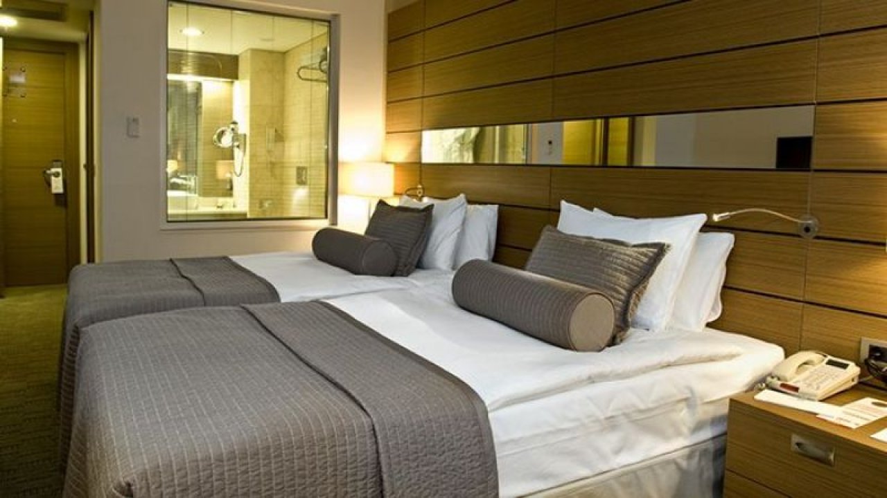 Otel odaları ne kadar temiz? En pahalı otel odalarının halı ve perdelerinde…