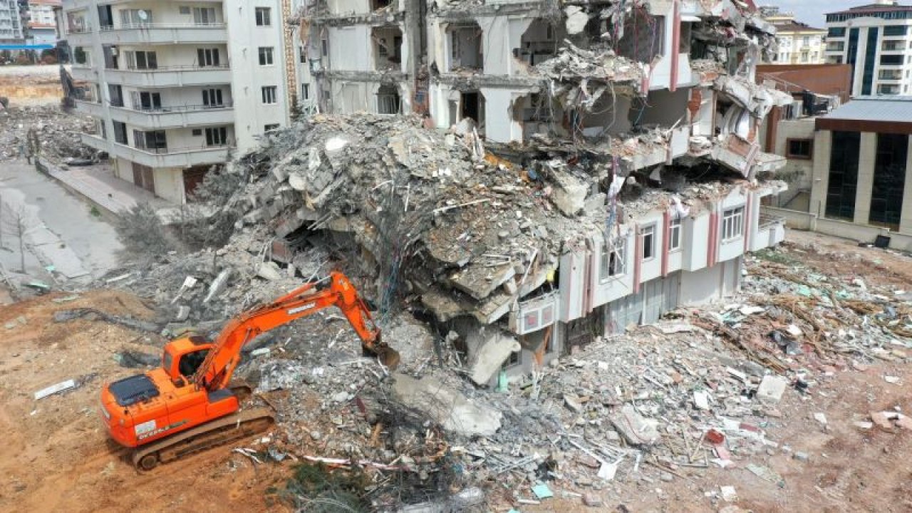 Gaziantep'te Pamukkale Sitesi'nde kontrollü yıkım sürüyor... İŞTE YIKIM ANLARI