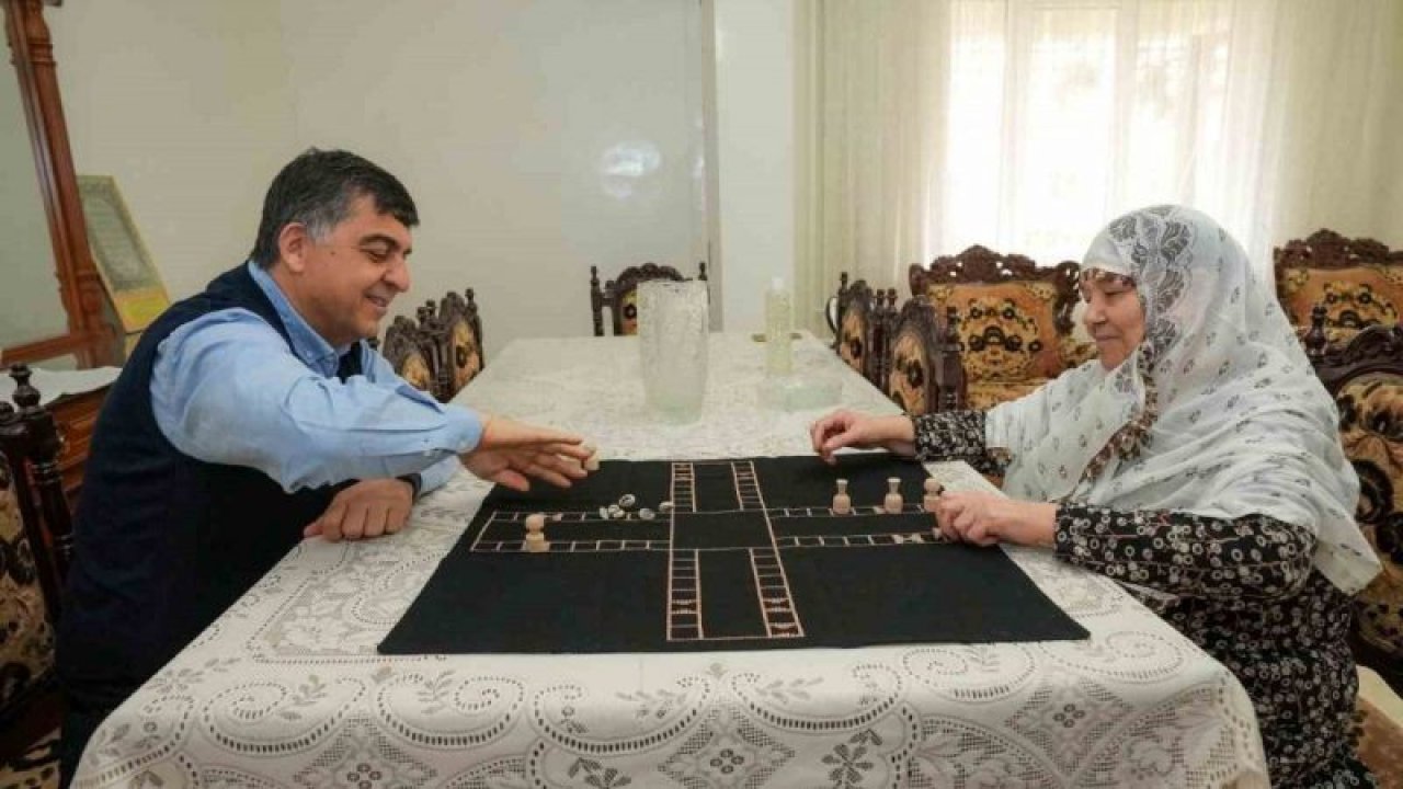 Başkan Fadıloğlu, 75 yaşındaki Fazilet İnceman ile peçiç oynadı