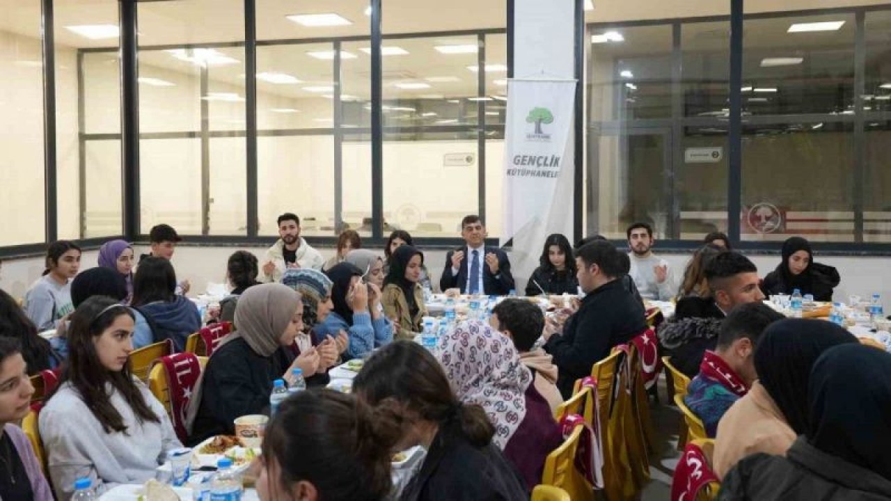 Başkan Fadıloğlu, öğrencilerle iftar açtı