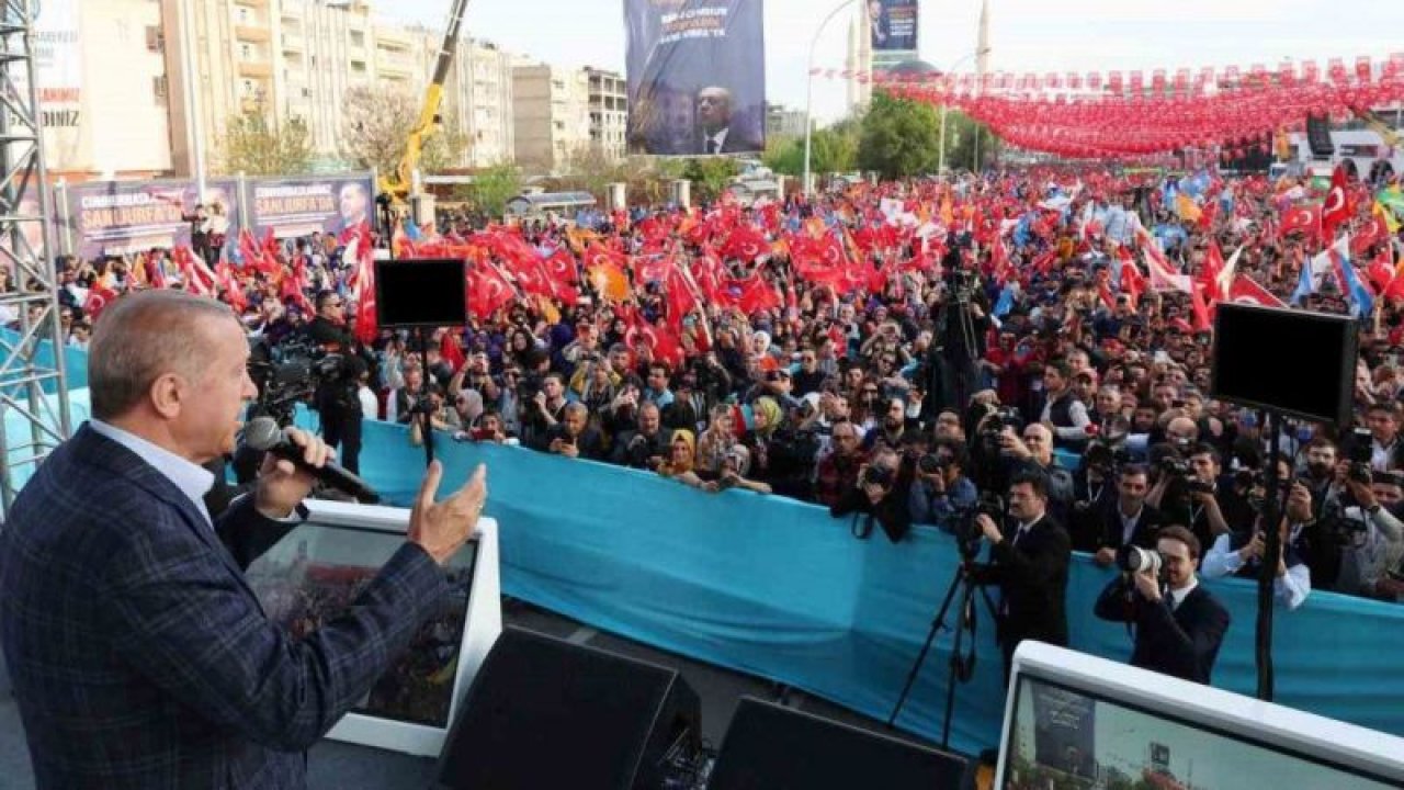 Cumhurbaşkanı Recep Tayyip Erdoğan, “Ekonomik sıkıntı ve hayat pahalılığını yine biz ÇÖZERİZ!“