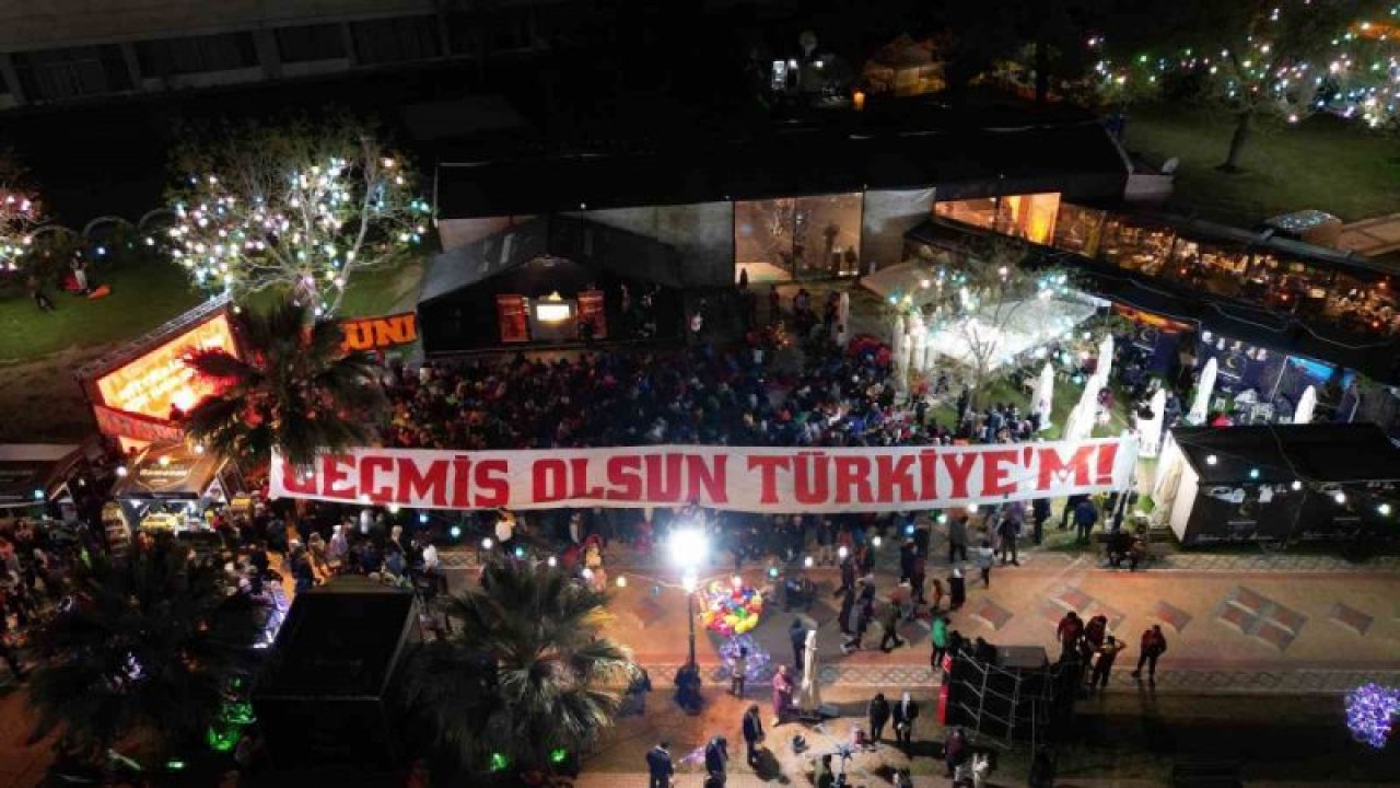 Gaziantepli vatandaşlar deprem stresini Büyükşehir Belediyesi tarafından Masal Park’ta kurulan Ramazan sokağında atıyorlar