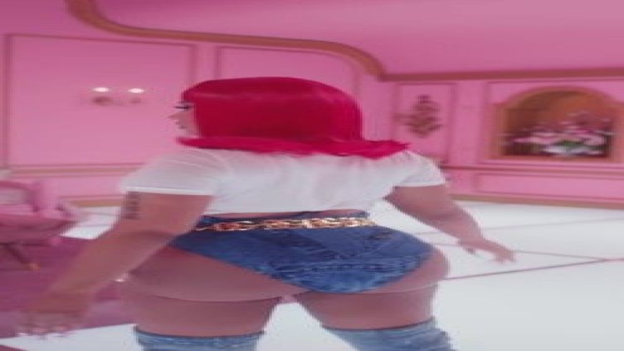 Ünlü rapçi Nicki Minaj kalçasını havaya dikti, sosyal medya yıkıldı! Bir milyondan fazla beğeni toplayan pozu gündem oldu