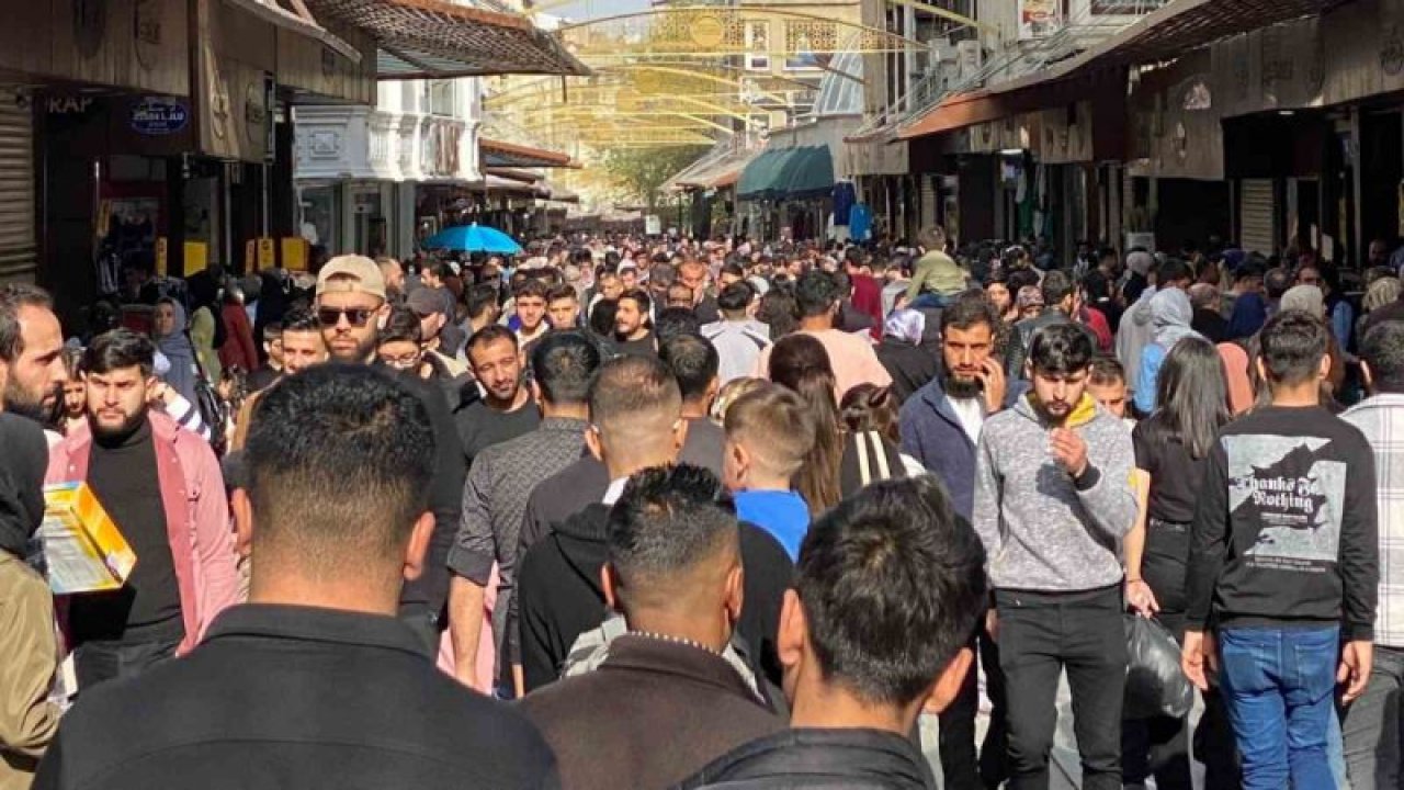 Gaziantep’te çarşı ve pazarlarda bayram yoğunluğu yaşanıyor