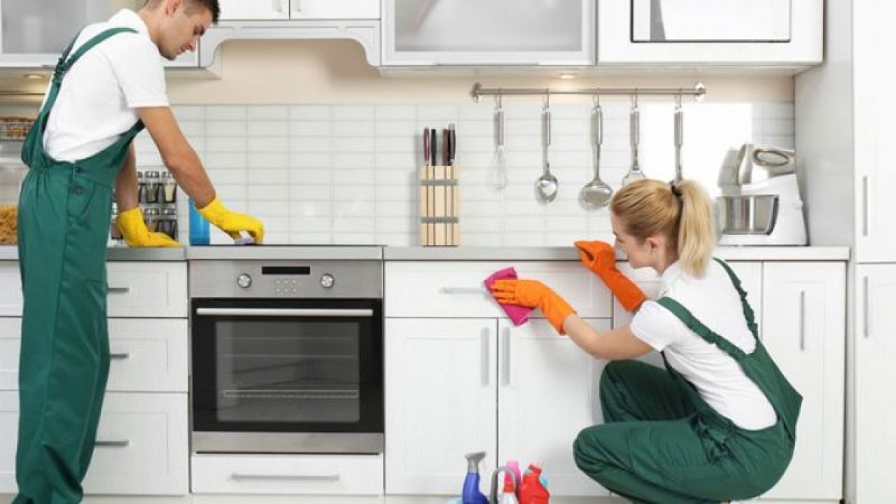 Mutfak dolaplarını çizmeden temizlemenin pek çok yöntemi var: Bu yöntemleri kullanın, ahşaplarınıza zarar vermeyin! İşte yöntemler