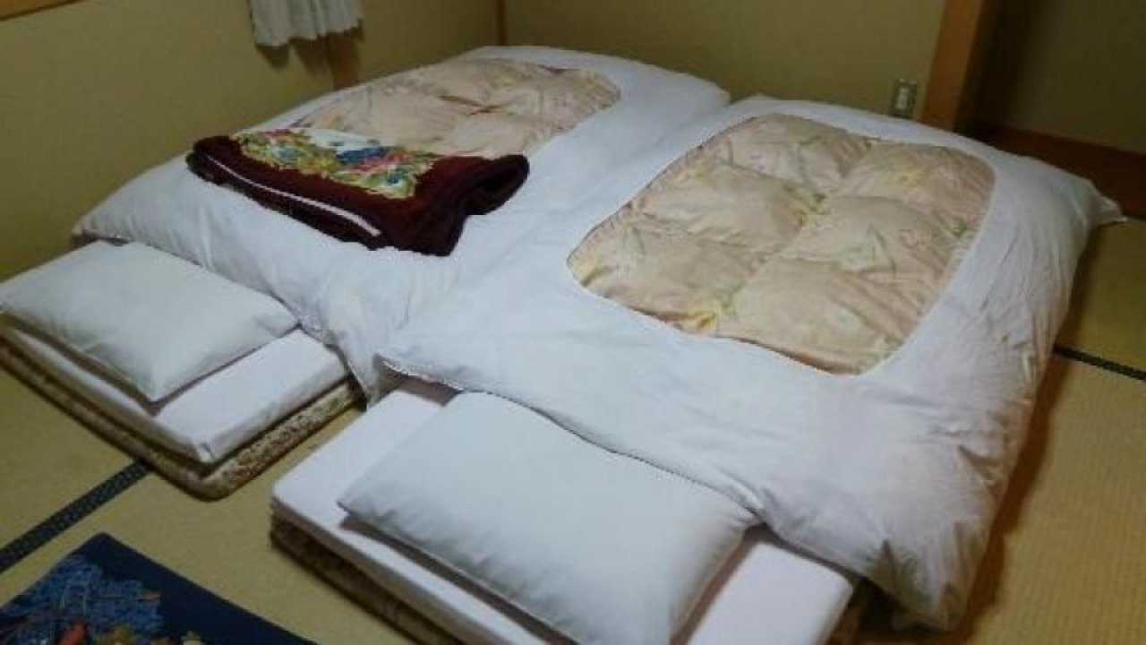 Japonlar ayrı yatakları tercih ediyor! Evlilikteki mutluluğun sırrı ayrı yataklarda uyumak mı?