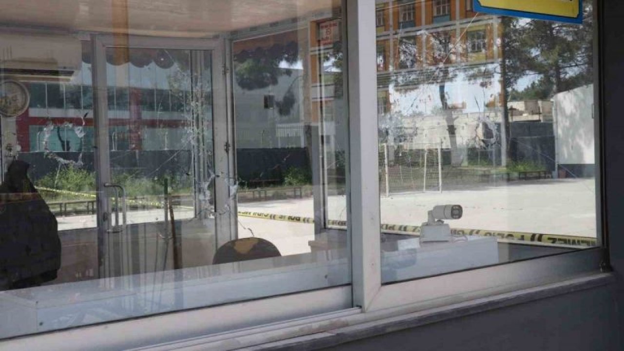 Gaziantep'e Komşu İl Şanlıurfa'da Okul idaresiyle tartışan öğrenci silahla okulu bastı: 3 yaralı... İŞTE O ANLAR