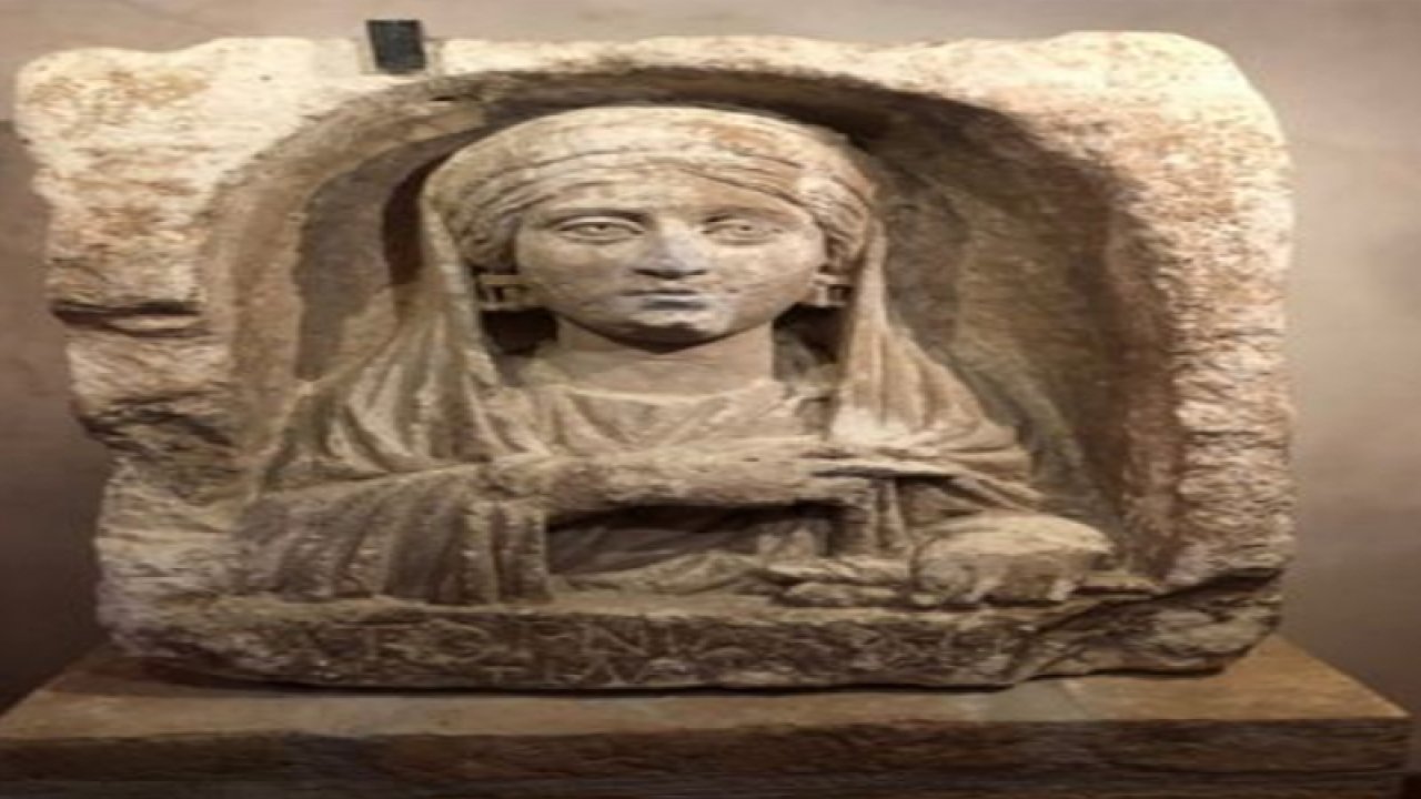 Gaziantep’teki Zeugma Antik Kenti’nden kaçırılan milattan sonra 2. yüzyıla ait mezar steli, İtalya’dan Türkiye’ye getiriliyor