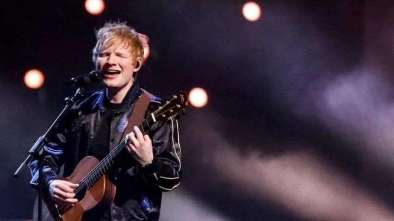 Ed Sheeran mahkemede gitar çaldı şarkı söyledi! Mahkemede nasıl beste yaptığını gösterdi!