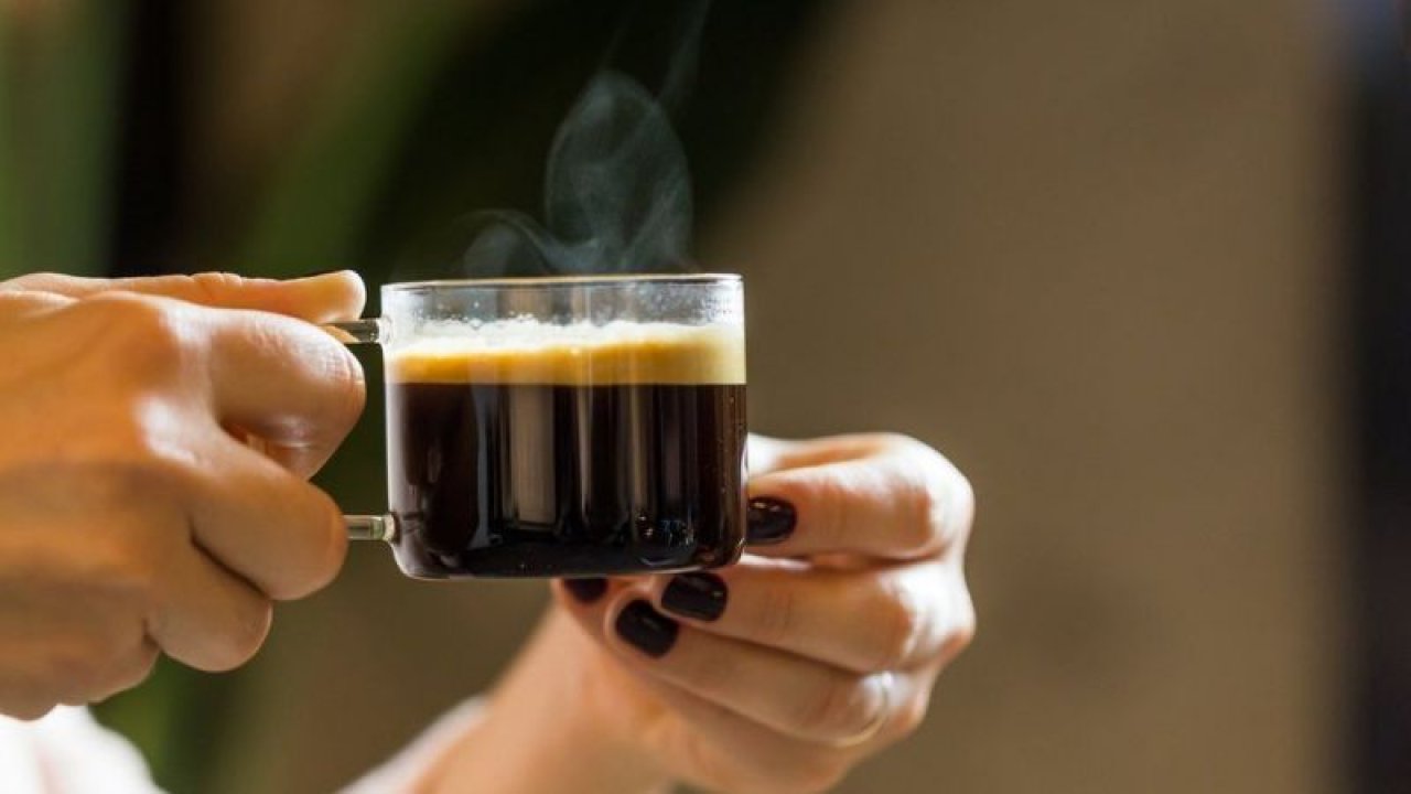 Kahve İçmekten Vazgeçemeyenler İçin Önemli Tavsiyeler! Kahve İçmeyi Biyolojik Ritminize Uyarlayın!