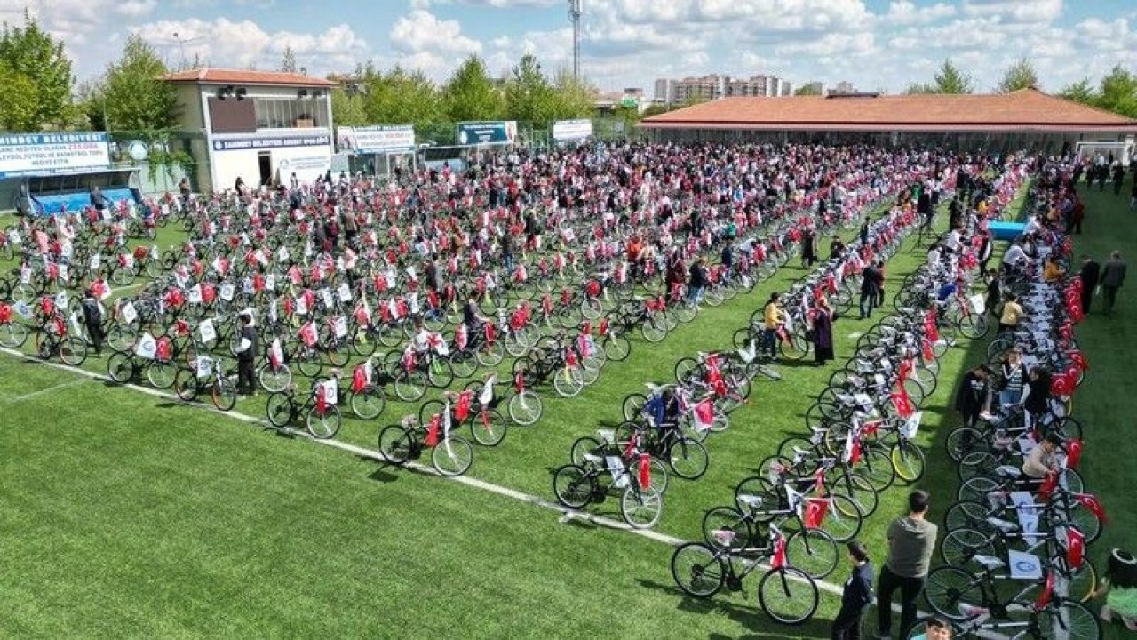 Şahinbey Belediyesi öğrencilere bisiklet hediye etmeye devam ediyor
