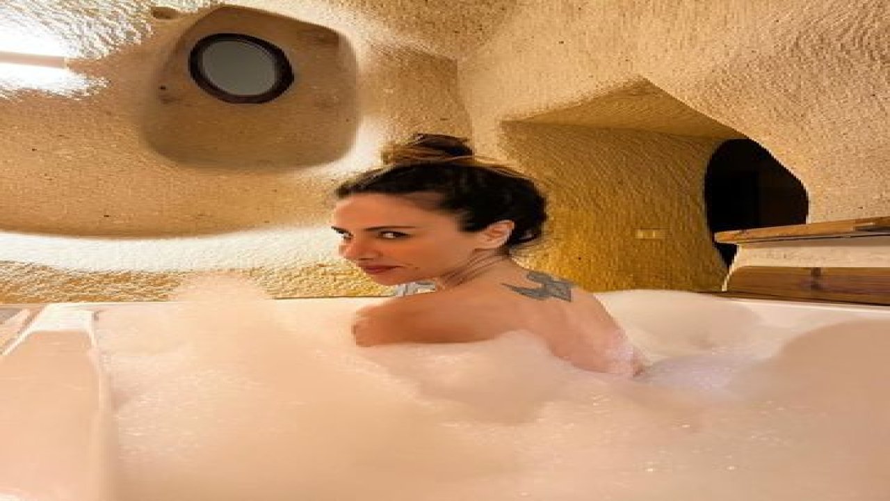 Ünlü şarkıcı Betül Demir sosyal medyayı salladı! Köpük banyosunda keyif yaptığı o anları takipçileriyle paylaştı