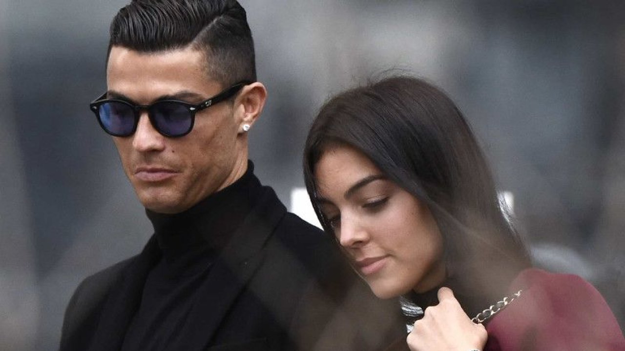 Herkes boşanmalarını bekliyordu, onlar havuz keyfi yaptı! Ronaldo ve sevgilisi Georgina’dan mutlu aile pozları