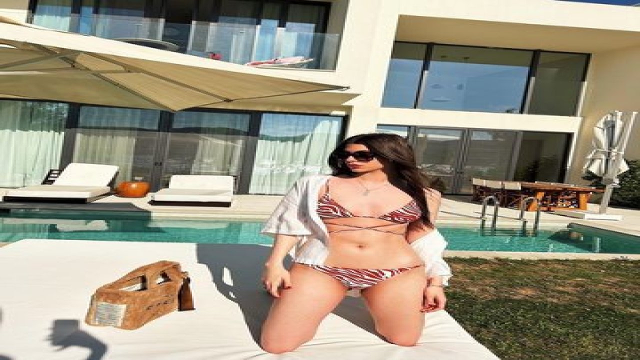 Defne Samyeli’nin kızı Derin Talu bikinili pozuyla Instagram’ı salladı! Muhteşem fiziğini gözler önüne serdiği paylaşıma beğeni yağdı