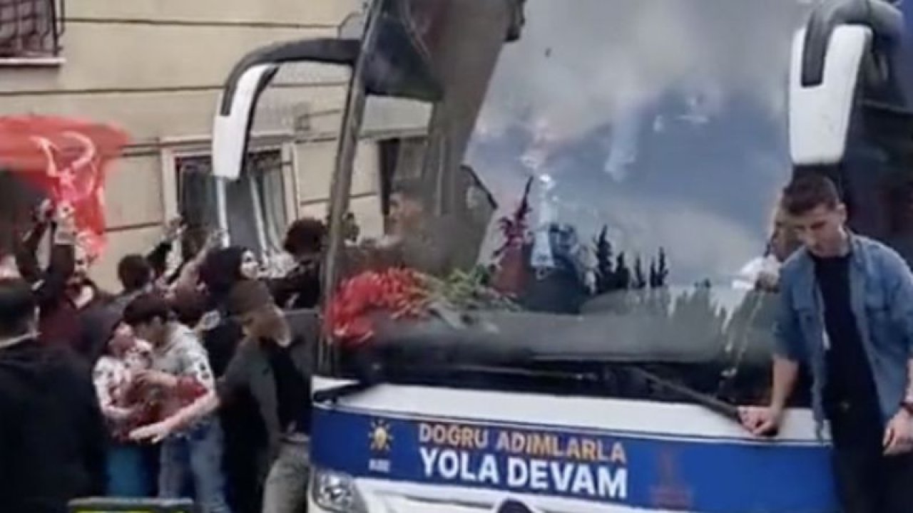 Bakan Süleyman Soylu, seçim otobüsünden şarkı söyledi: Görenler, duyanlar telefonlara sarıldı... Video Haber