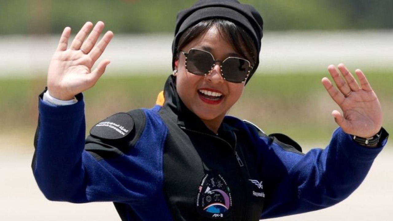 Tarihi an: İlk Arap kadın astronot uzaya doğru yola çıkıyor!