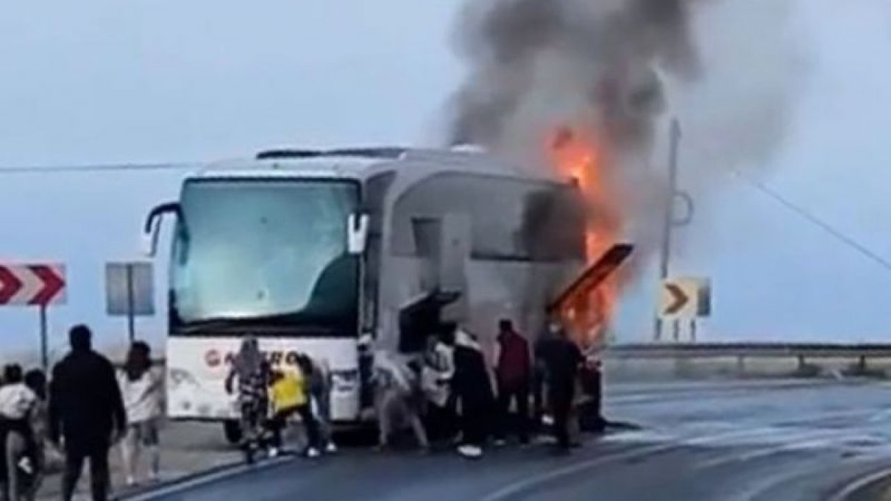 22 yolcusu bulunan otobüs alev alev yandı: Ambulans ve itfaiye ekipleri sevk edildi