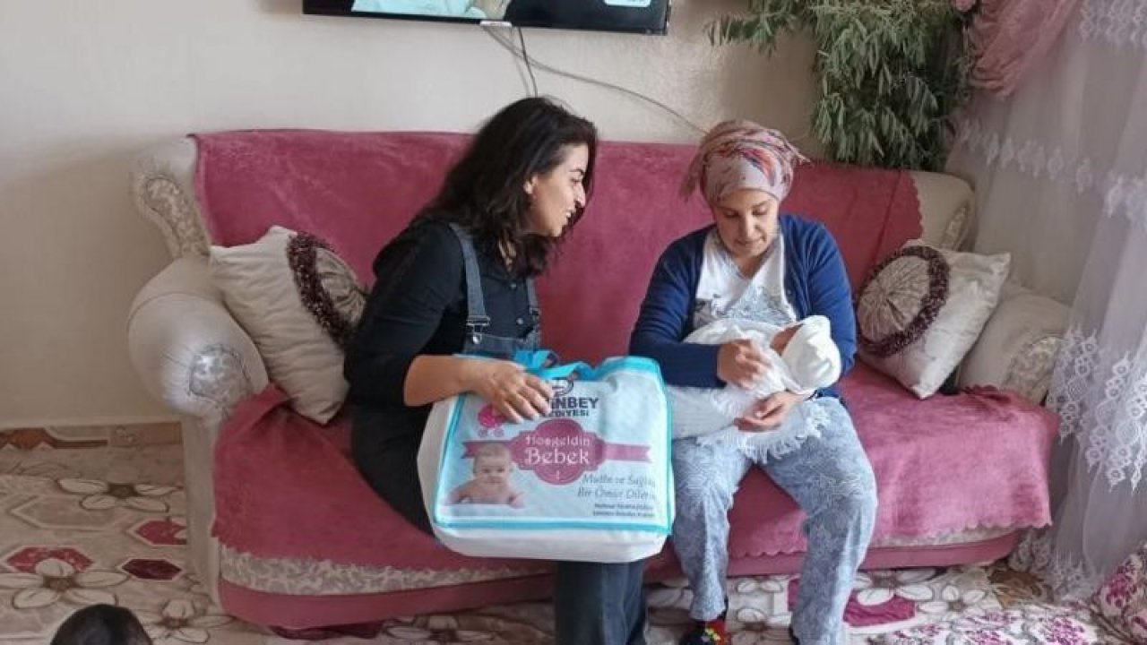 Şahinbey Belediyesi'nin 11 yıl önce hayata geçirdiği 'Hoş Geldin Bebek' projesi kapsamında yeni doğan bebekler ilk hediyelerini aldı