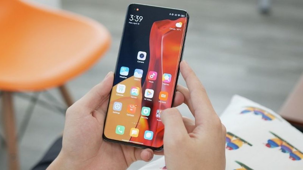 Xiaomi telefonlarının bilinmeyen özellikleri! İşte telefonunuzun arkasına dokunarak yapabilecekleriniz!