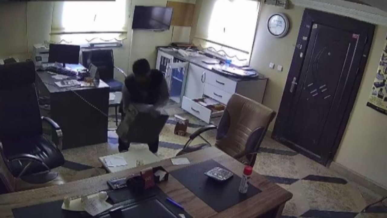 20 bin liralık ofis malzemesi çalan hırsız güvenlik kameralarına yakalandı!