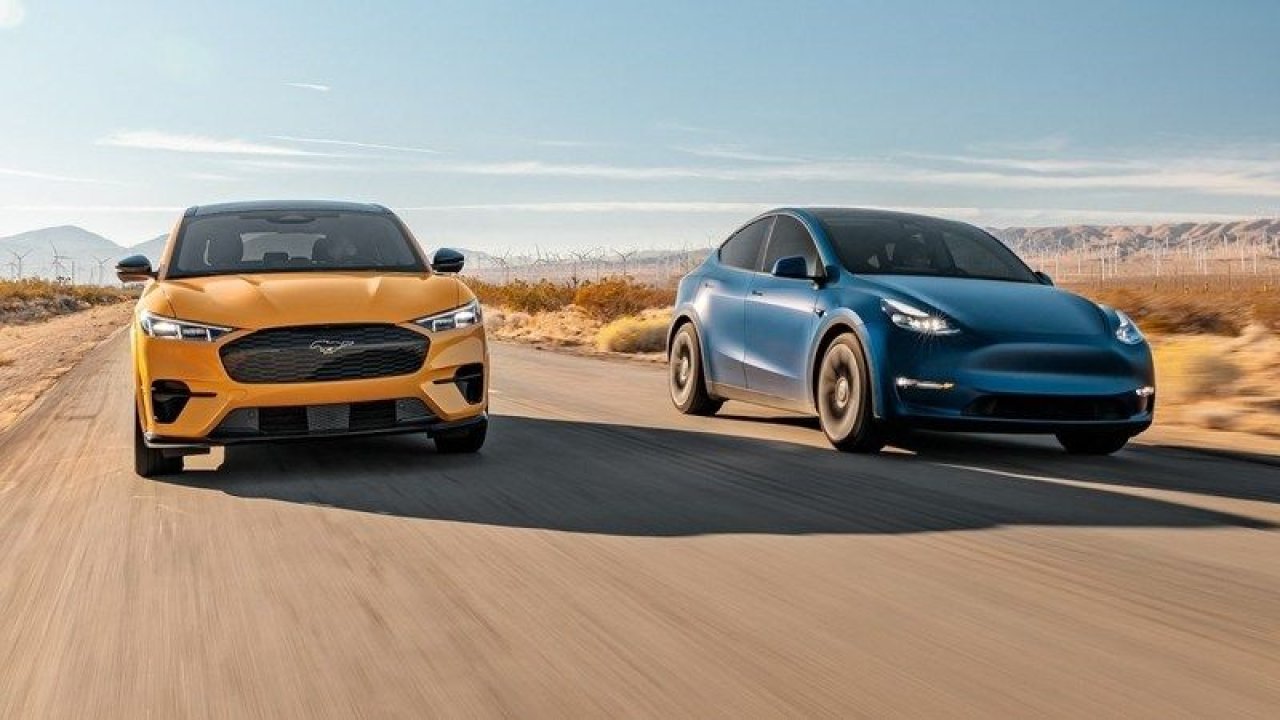 Ford ve Tesla, elektrikli araç müşterileri için büyük bir anlaşmaya imza attı!