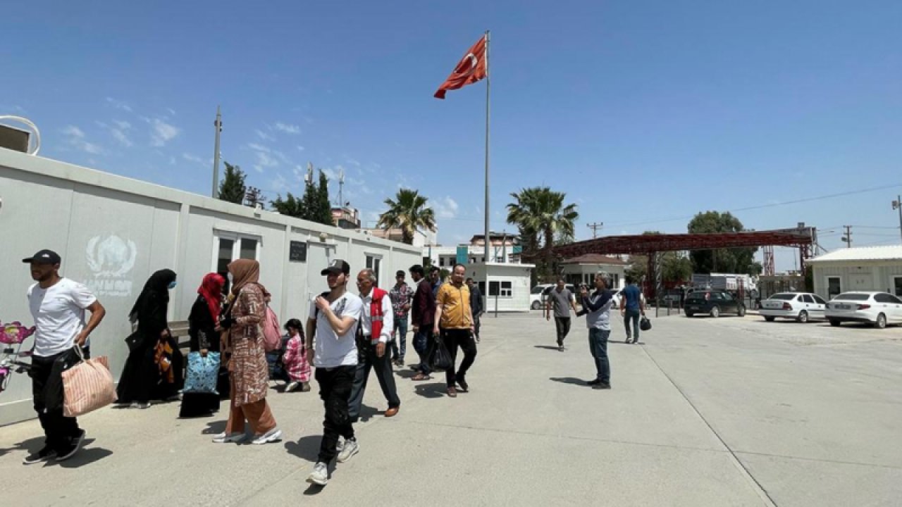 Uzun yıllar Türkiye'de yaşamak zorunda kalan Suriyeliler, Gaziantep, Şanlıurfa, Kilis ve Hatay'dan SURİYE'YE DÖNÜYOR