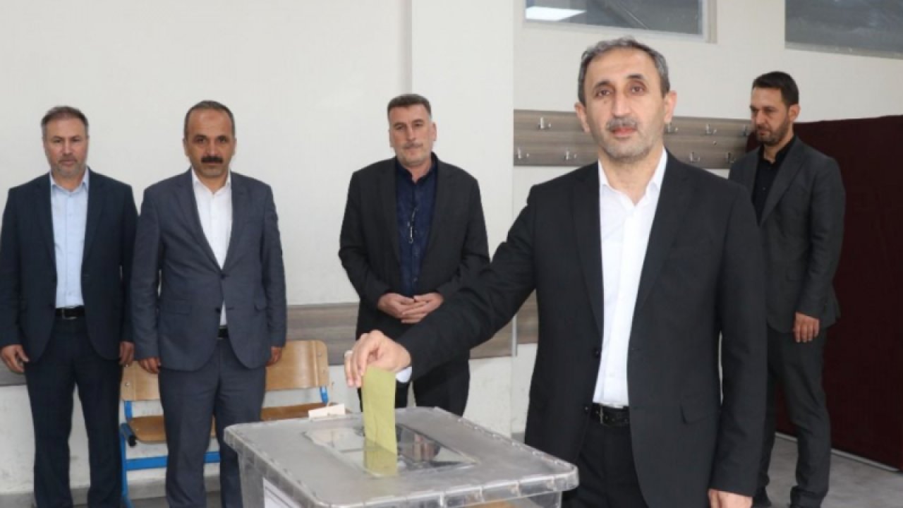 HÜDA PAR Genel Sekreteri ve Gaziantep Milletvekili Şehzade Demir, oyunu kullandı