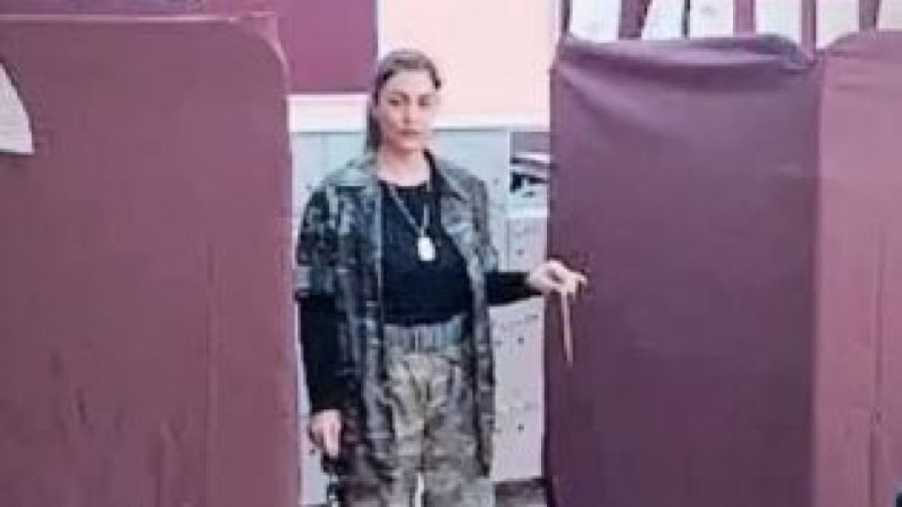 'Fakirler gelmesin' açıklaması ile gündem olan Tuğba Ekinci kamuflaj desenli kıyafeti ile oy verdi! Sosyal medyadan paylaştı...