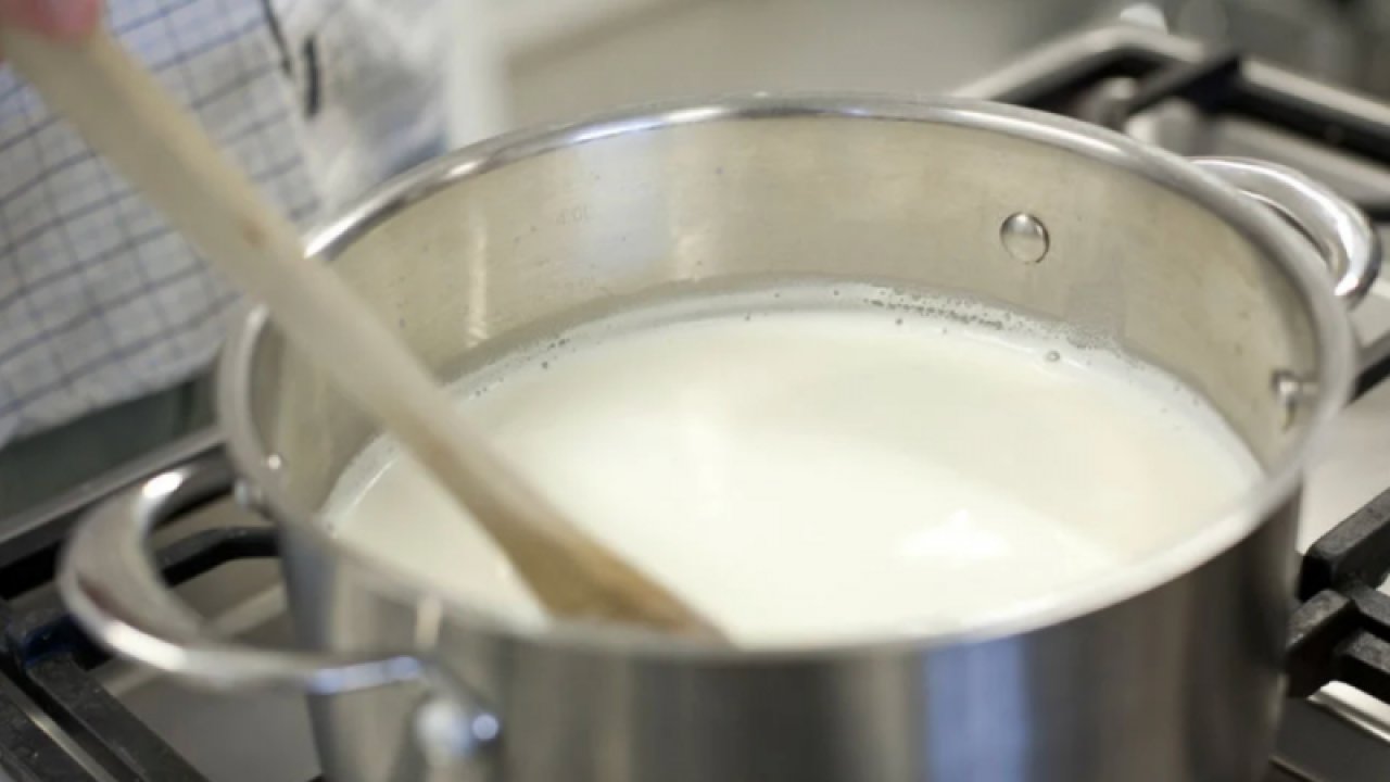 Uzmanlardan Uyarı! Evde süt kaynatmak sağlık risklerini yok etmeyebilir