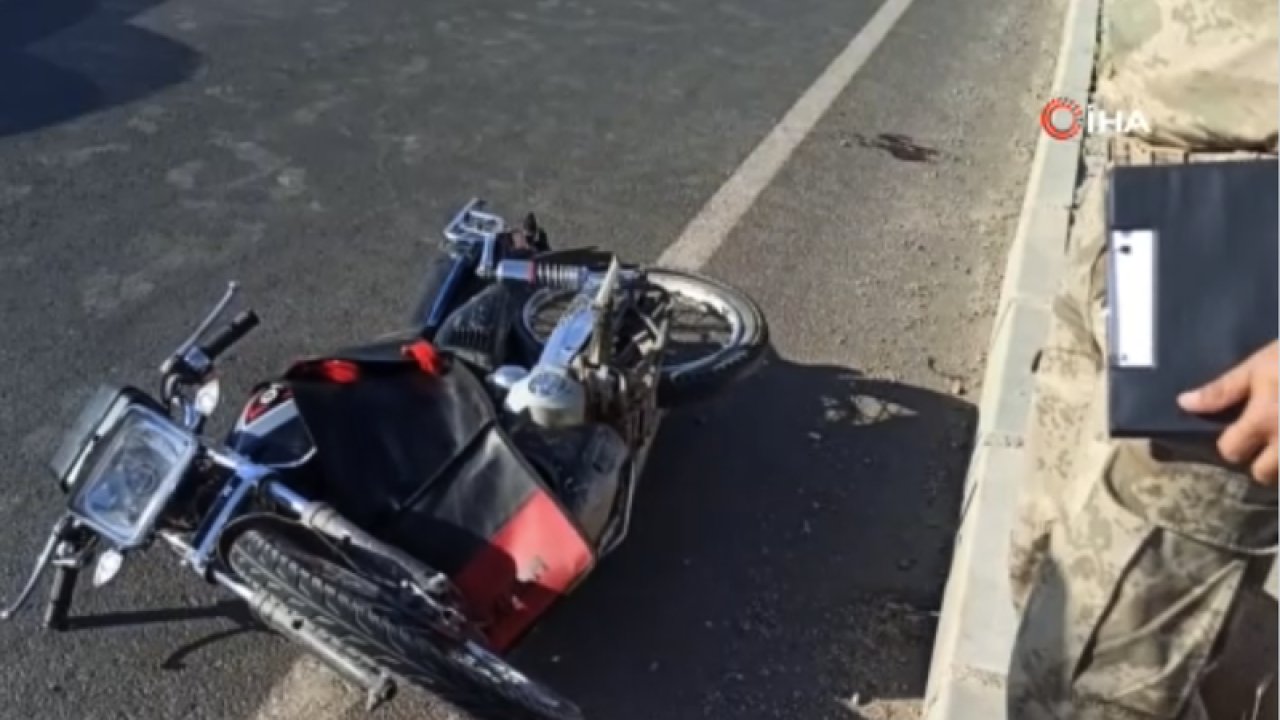 GAZİANTEP'TE CİNAYET GİBİ KAZA! Gaziantep İslahiye’de aracın sıkıştırdığı motor devrildi: 2 yaralı