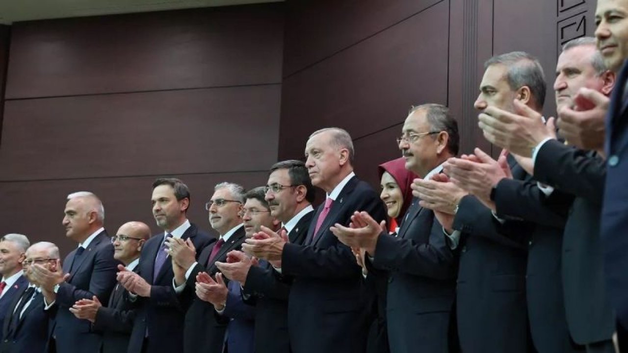 Yeni kabine bugün ilk toplantı için bir araya gelecek! Cumhurbaşkanı tarafından açıklanan seçim vaatlerinin konuşulması bekleniyor!