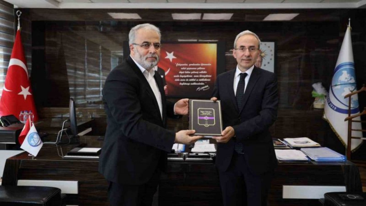 Diyanet İşleri Başkan Yardımcısı Doç. Dr. Burhan İşliyen, Gaziantep İslam Bilim ve Teknoloji Üniversitesini ziyaret etti