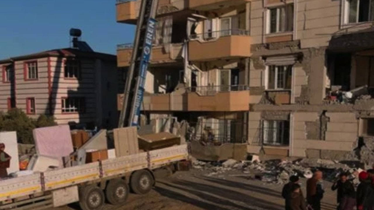 Gaziantep'te Ağır hasarlı binalar ne olacak? Ağır hasarlı binalar madde bağımlılarının da meskeni oldu.