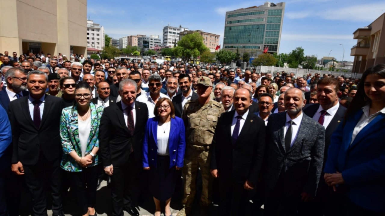 Gaziantep Valisi Davut Gül düzenlenen törenle İstanbul valiliğine uğurlandı